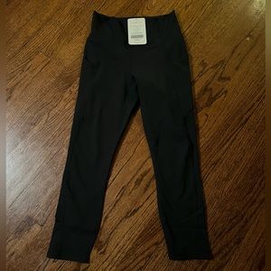 Fabletics Oasis High-Waisted Pocket Capri Size Small
